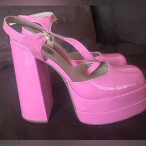 Moda Vibrant Pink Platform Sandals